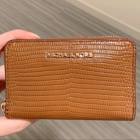 Micheal Kors wallet - Picture 4 of 16
